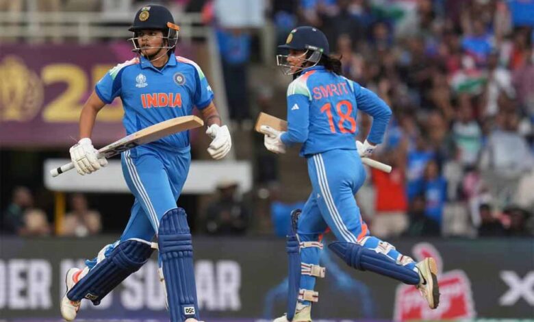 शेफाली-स्‍मृति की धांसू बैटिंग, पहले विकेट के लिए बनी 50 रन की साझेदारी