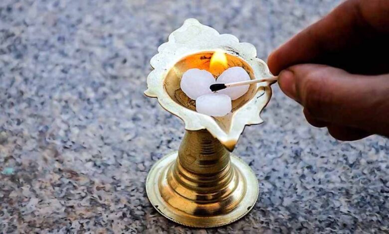 कपूर से उतरेगी नजर! जानें सबसे असरदार घरेलू उपाय – Khabar Jagat