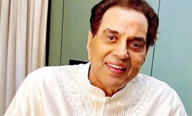 बॉलीवुड के दिग्गज धर्मेंद्र का निधन, 89 साल की उम्र में अंतिम सांस, विले पार्ले श्मशान घाट पर जुटे सितारे