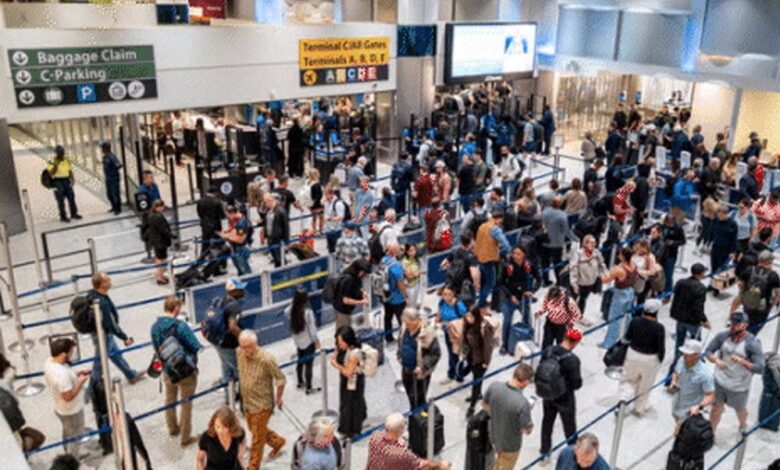 40 एयरपोर्ट पर हजारों उड़ानें रद्द, यात्रियों को हो रही परेशानी – Khabar Jagat