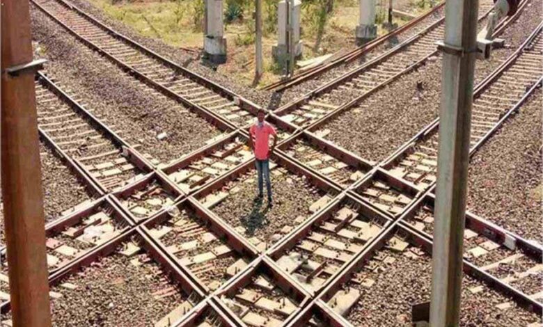 भारत का सबसे रहस्यमय रेल ट्रैक: जहाँ चारों दिशाओं से आती ट्रेनें कभी नहीं टकराती!