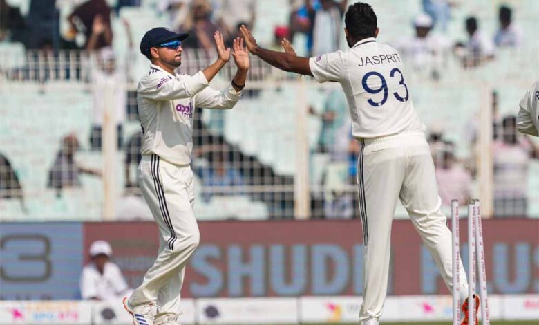 टी ब्रेक तक बिखरी SA की बल्लेबाज़ी, बुमराह–कुलदीप–सिराज ने मचाई तबाही