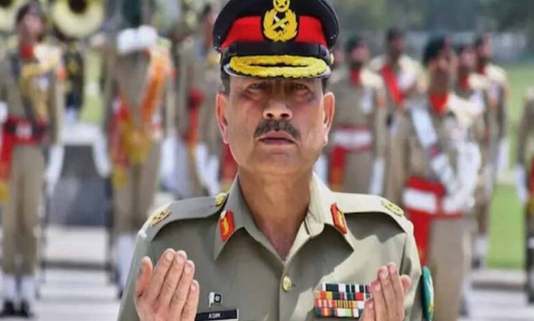 पाकिस्तान में असीम मुनीर का दबदबा बढ़ा; सुप्रीम कोर्ट से कटे अधिकार, विपक्ष आक्रामक