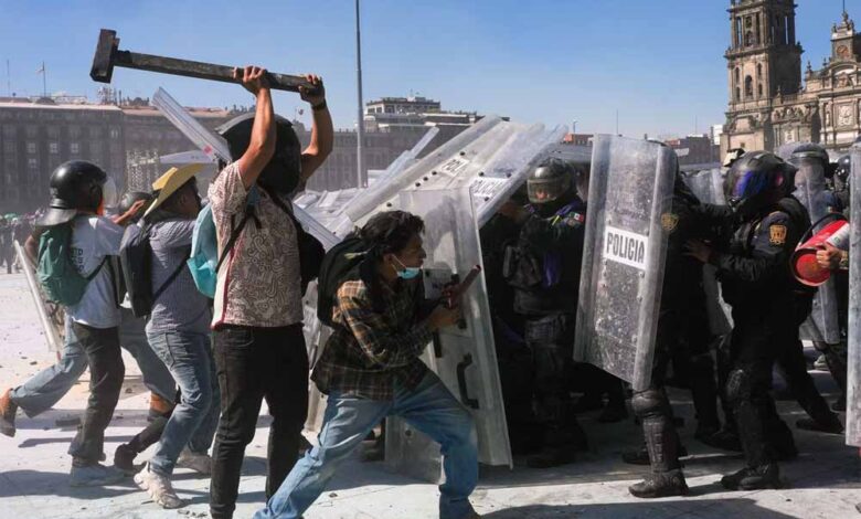 विरोध प्रदर्शनों में पुलिस पर पथराव, कई इलाके तनावग्रस्त – Khabar Jagat