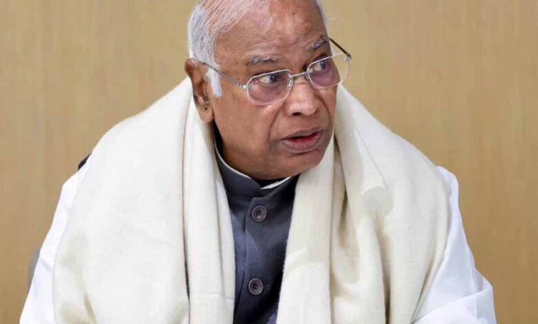 उम्मीद है आप बुरा नहीं मानेंगे… खरगे ने धनखड़ का जिक्र कर नए चेयरमैन को दिया बड़ा संदेश