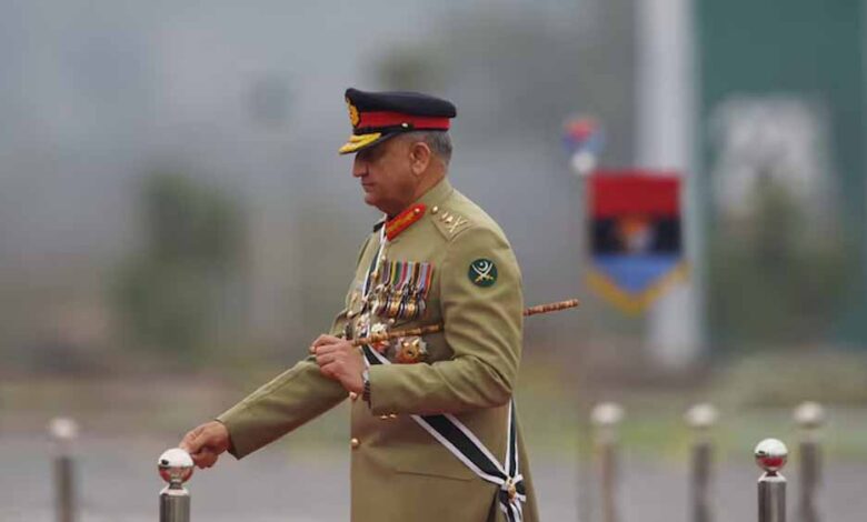 Pakistan में आर्मी जनरल की पिटाई पर बवाल, सरकार ने बताया ‘बाथरूम में फिसलने’ की कहानी