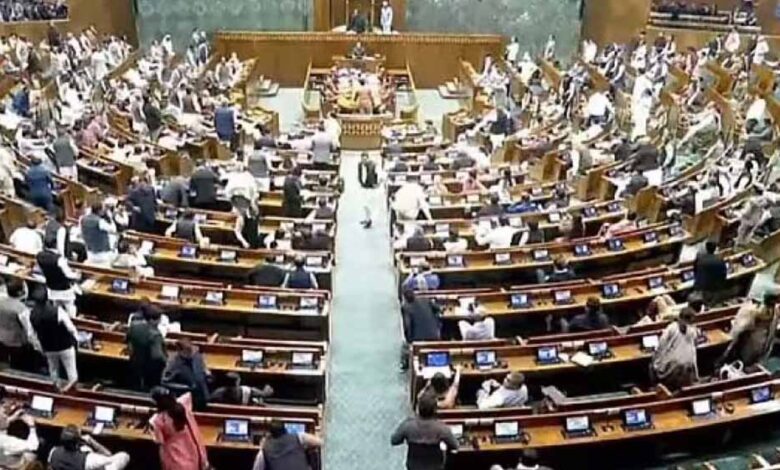 लोकसभा में जोरदार हंगामा, कार्यवाही नहीं चल सकी, 9 फरवरी तक स्थगित
