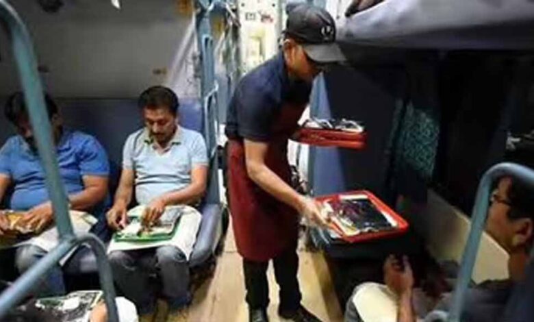 अब ट्रेन में सीट छोड़कर नहीं जाना होगा, IRCTC ने शुरू की नई सर्विस!