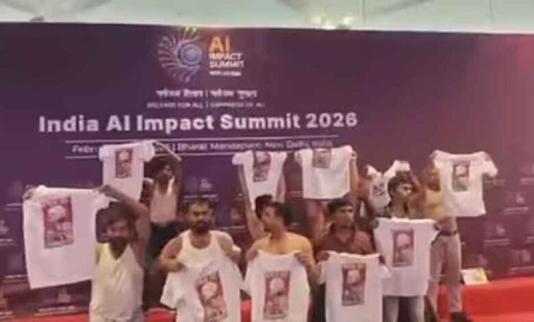 AI समिट में यूथ कांग्रेस का हंगामा, शर्टलेस होकर PM के खिलाफ नारेबाजी, कई कार्यकर्ता गिरफ्तार