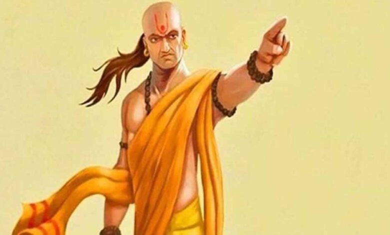 ऋण, शत्रु और रोग से कैसे पाएं मुक्ति? चाणक्य नीति की 10 सीख जो कठिन समय में बनेंगी मार्गदर्शक