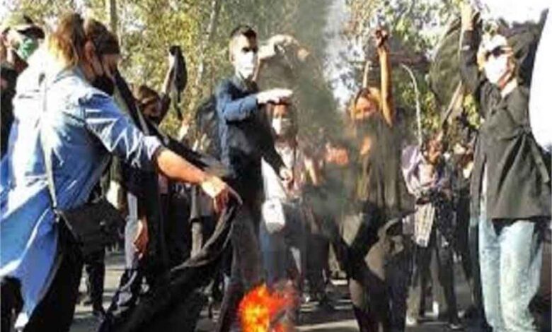 सुधारवादी नेताओं पर शिकंजा, नोबेल विजेता नरगिस भी गिरफ्तार – Khabar Jagat