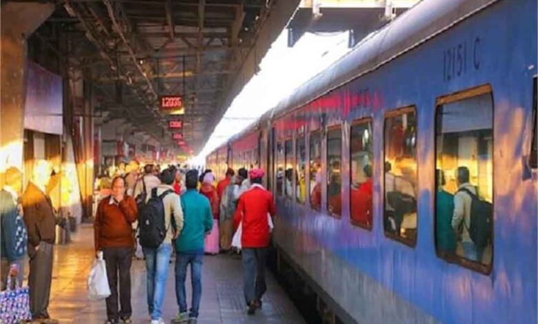 होली पर घर जा रहे हैं? ट्रेन टिकट बुक करने से पहले जानें ये बड़ी अपडेट!