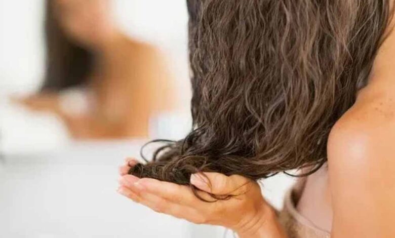 रुकी हुई हेयर ग्रोथ से परेशान? दही के ये 5 हेयर मास्क बालों को बनाएंगे घना और लंबा