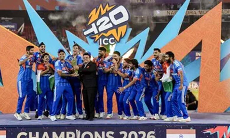 विश्व विजेता टीम इंडिया पर पैसों की बारिश, BCCI ने 131 करोड़ रुपये के इनाम का किया ऐलान
