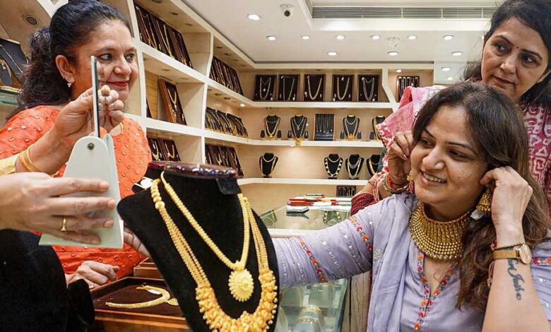सोना और चांदी हुए सस्ते, ग्राहकों के चेहरे पर खुशी – Khabar Jagat