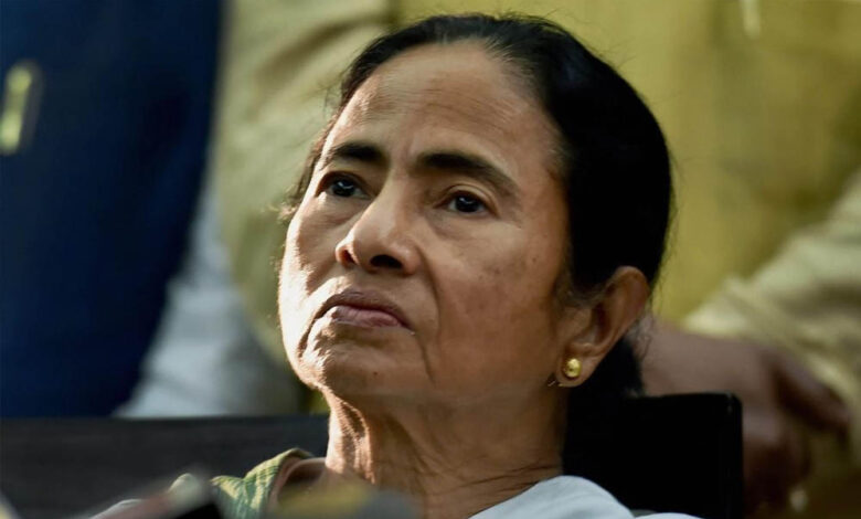 मता बनर्जी को बड़ा झटका, TMC के 3 बैंक खाते फ्रीज, जेट-हेलीकॉप्टर खरीद मामले से जुड़ा विवाद