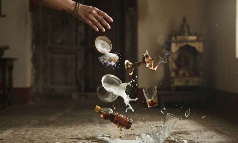हाथ से गिरने वाली ये 5 चीजें मानी जाती हैं अशुभ संकेत